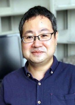 経営学部教授 佐藤　伸也の顔写真