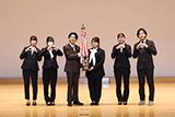 第20回 トロフィーを持っている様子